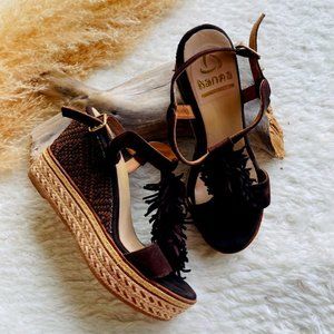 Wedges with a tossle
